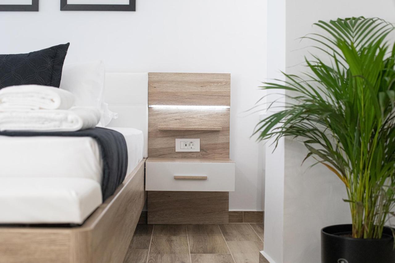 טולון Sandra'S Luxury Studio Apartment מראה חיצוני תמונה