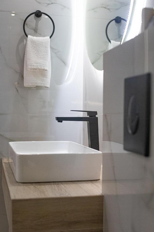 טולון Sandra'S Luxury Studio Apartment מראה חיצוני תמונה